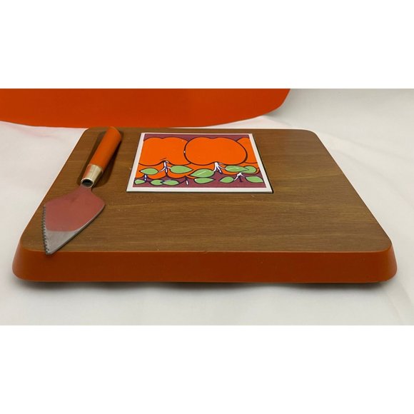 Vintage hand carved wood cheese board with knife, ceramic insert, apples insert - Picture 5 of 9